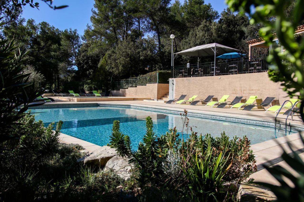 Les Arbousiers Village Hotel Provencal La Roquebrussanne Exterior photo