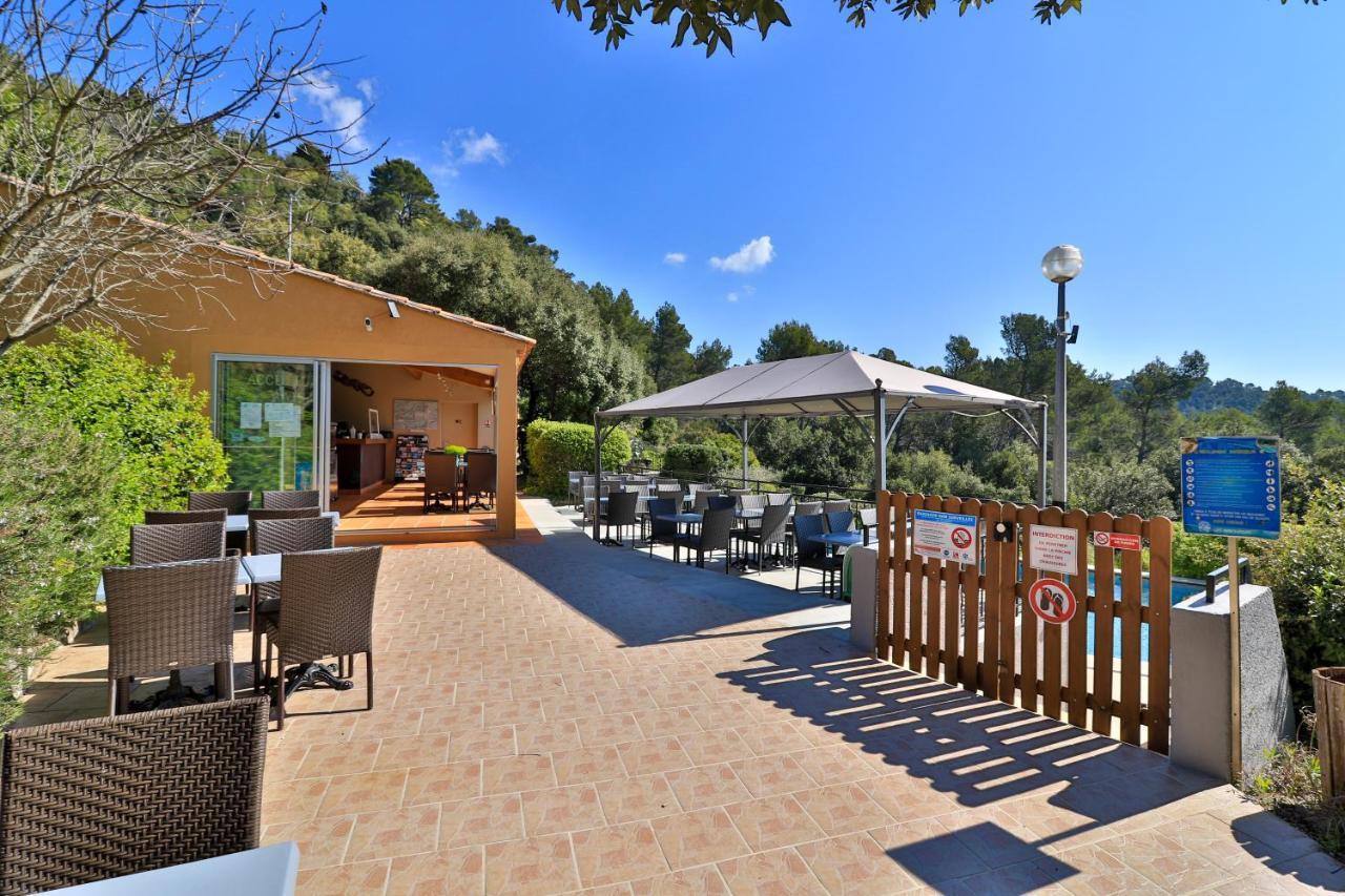 Les Arbousiers Village Hotel Provencal La Roquebrussanne Exterior photo
